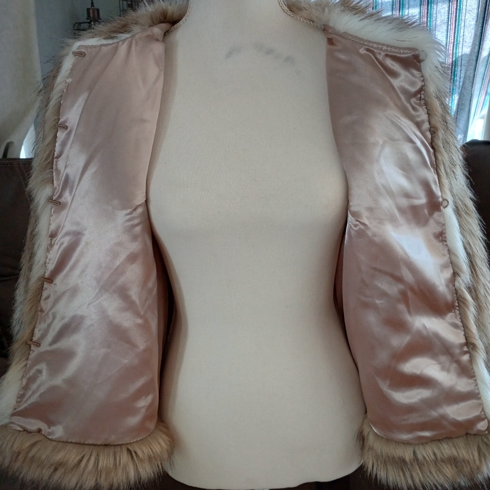 Victoria's Secret faux fur coat - Picture 6 of 9